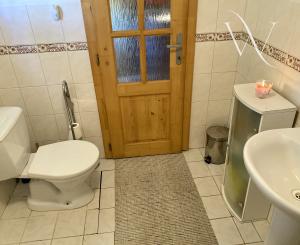 Nová nižšia cena!!! Wealth Group, s.r.o. ponúka exkluzívne na predaj rekreačnú chatu v obci Trávnica.