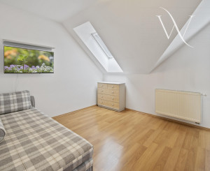 Priestranný  5-izbový rodinný dom s garážou a krásnym pozemkom na predaj, Senec