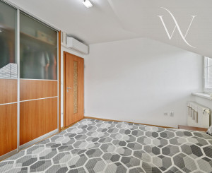 Priestranný  5-izbový rodinný dom s garážou a krásnym pozemkom na predaj, Senec