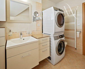 Priestranný  5-izbový rodinný dom s garážou a krásnym pozemkom na predaj, Senec