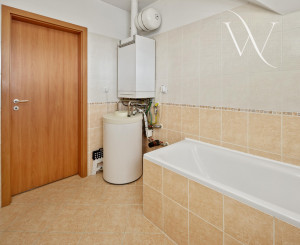 Priestranný  5-izbový rodinný dom s garážou a krásnym pozemkom na predaj, Senec