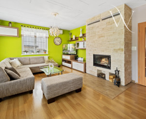 Priestranný  5-izbový rodinný dom s garážou a krásnym pozemkom na predaj, Senec