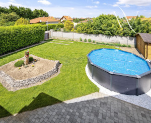 Priestranný  5-izbový rodinný dom s garážou a krásnym pozemkom na predaj, Senec