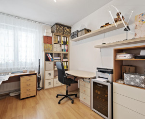 Priestranný  5-izbový rodinný dom s garážou a krásnym pozemkom na predaj, Senec