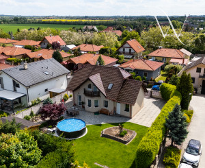 Priestranný  5-izbový rodinný dom s garážou a krásnym pozemkom na predaj, Senec