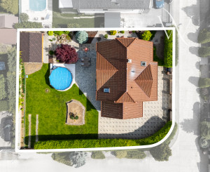 Priestranný  5-izbový rodinný dom s garážou a krásnym pozemkom na predaj, Senec