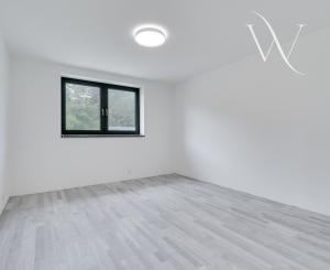 Na predaj 3 moderné nízkoenergetické rodinné domy v obci Valča