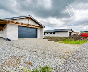 Na predaj 3 moderné nízkoenergetické rodinné domy v obci Valča