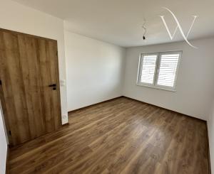 REZERVOVANÉ - Na predaj moderný 4-izbový rodinný dom s tepelným čerpadlom v obci Jablonec