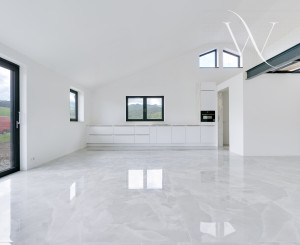 Na predaj 3 moderné nízkoenergetické rodinné domy v obci Valča