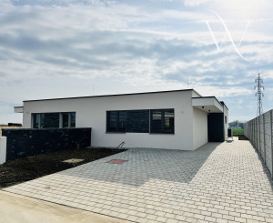 Na predaj moderný 4-izbový rodinný dom s tepelným čerpadlom v obci Jablonec