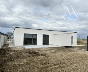 Na predaj moderný 4-izbový rodinný dom s tepelným čerpadlom v obci Jablonec