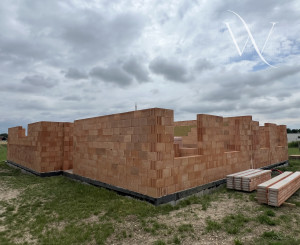 Na predaj moderný 4-izbový rodinný dom s tepelným čerpadlom v obci Jablonec