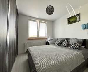 Wealth Group | Exkluzívne ponúka 3-izbový 71,2 m2 - tehlový byt s garážou, vlastnou záhradou - Šalgočka, okr.Galanta