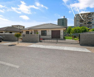 NA PREDAJ unikátny, samostatný 4-iz Rodinný dom priamo v DS