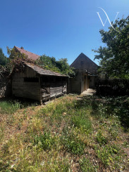 NA PREDAJ: Starší rodinný dom na pozemku 918 m² v Kráľovej pri Senci