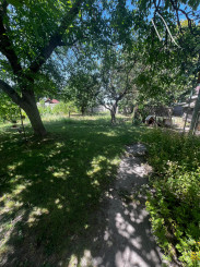 NA PREDAJ: Starší rodinný dom na pozemku 918 m² v Kráľovej pri Senci