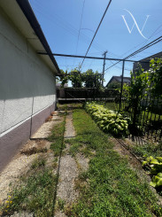 NA PREDAJ: Starší rodinný dom na pozemku 918 m² v Kráľovej pri Senci