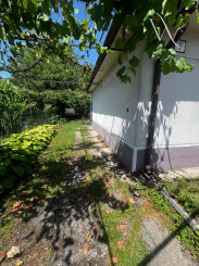NA PREDAJ: Starší rodinný dom na pozemku 918 m² v Kráľovej pri Senci