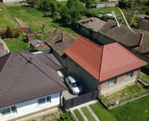 Veľký Biel, okr. SC – NA PREDAJ starší, čiastočne prerobený, tehlový rodinný dom s priestranným, perspektívnym pozemkom.