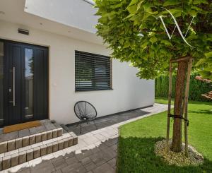 Senec (časť Malý Biel) - na predaj nadštandardný 4 izbový RD v tichej lokalite, s otvorenou galériou