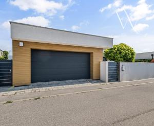 Senec (časť Malý Biel) - na predaj nadštandardný 4 izbový RD v tichej lokalite, s otvorenou galériou