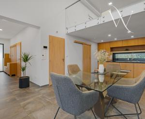 Senec (časť Malý Biel) - na predaj nadštandardný 4 izbový RD v tichej lokalite, s otvorenou galériou