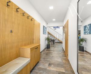 Senec (časť Malý Biel) - na predaj nadštandardný 4 izbový RD v tichej lokalite, s otvorenou galériou