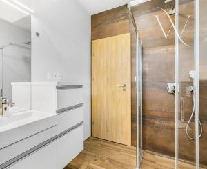 Senec (časť Malý Biel) - na predaj nadštandardný 4 izbový RD v tichej lokalite, s otvorenou galériou