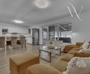 Hrubá Borša, okr. Senec – NA PREDAJ NOVOSTAVBA - výborne dispozične riešený 4 izbový rodinný dom s úžasnou rodinnou atmosférou, upravenou záhradou, terasou a parkovacím státím vo dvore.