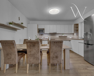 Hrubá Borša, okr. Senec – NA PREDAJ NOVOSTAVBA - výborne dispozične riešený 4 izbový rodinný dom s úžasnou rodinnou atmosférou, upravenou záhradou, terasou a parkovacím státím vo dvore.