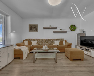 Hrubá Borša, okr. Senec – NA PREDAJ NOVOSTAVBA - výborne dispozične riešený 4 izbový rodinný dom s úžasnou rodinnou atmosférou, upravenou záhradou, terasou a parkovacím státím vo dvore.