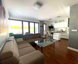 Na prenájom exluzivný 2 izbový byt v Hrubej Borši