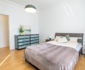 Šikovná investícia alebo budúci rodinný domov? Na PREDAJ 3-izbový byt, 82 m2, Kukučínova, Bratislava Nové Mesto, ponúka oboje!