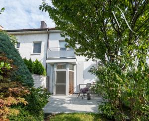 Exkluzívne na PREDAJ: Priestranný 4-podlažný rodinný dom (183 m2) v obľúbenej lokalite Ľudová štvrť, Pohronská ulica, Bratislava – Nové Mesto