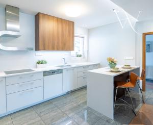 Exkluzívne na PREDAJ: Priestranný 4-podlažný rodinný dom (183 m2) v obľúbenej lokalite Ľudová štvrť, Pohronská ulica, Bratislava – Nové Mesto