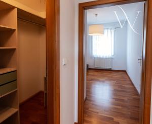 Exkluzívne na PREDAJ: Priestranný 4-podlažný rodinný dom (183 m2) v obľúbenej lokalite Ľudová štvrť, Pohronská ulica, Bratislava – Nové Mesto