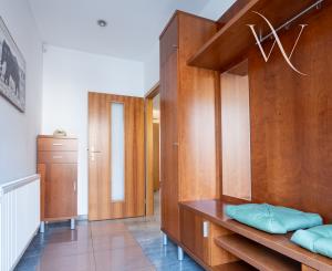 Exkluzívne na PREDAJ: Priestranný 4-podlažný rodinný dom (183 m2) v obľúbenej lokalite Ľudová štvrť, Pohronská ulica, Bratislava – Nové Mesto