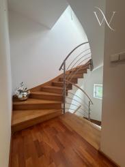 Exkluzívne na PREDAJ: Priestranný 4-podlažný rodinný dom (183 m2) v obľúbenej lokalite Ľudová štvrť, Pohronská ulica, Bratislava – Nové Mesto