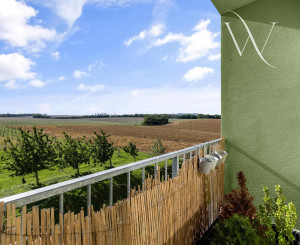 Na predaj slnečný 2-izbový byt s vlastným parkovacím miestom v obci Šelpice