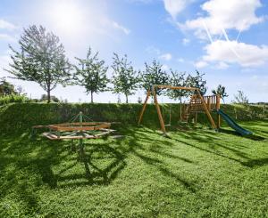 Na predaj slnečný 2-izbový byt s vlastným parkovacím miestom v obci Šelpice