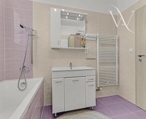 Slnečný 3-izbový byt s výhľadom na Karpaty v Slovenskom Grobe