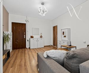 Senec - NA PREDAJ čiastočne prerobený 1,5 izbový byt, hneď pri pešej zóne v centre mesta.