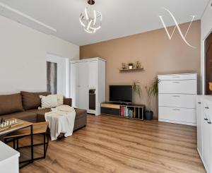 Senec - NA PREDAJ čiastočne prerobený 1,5 izbový byt, hneď pri pešej zóne v centre mesta.