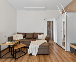 Senec - NA PREDAJ čiastočne prerobený 1,5 izbový byt, hneď pri pešej zóne v centre mesta.