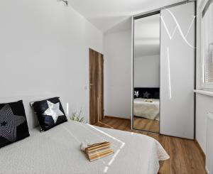 Senec - NA PREDAJ čiastočne prerobený 1,5 izbový byt, hneď pri pešej zóne v centre mesta.