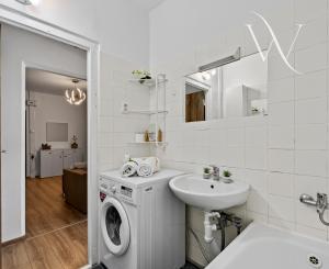 Senec - NA PREDAJ čiastočne prerobený 1,5 izbový byt, hneď pri pešej zóne v centre mesta.