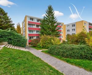 REZERVOVANÝ Na predaj priestranný 4-izbový byt v Bratislave-Dúbravka