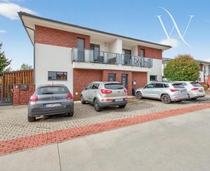 Jelka, okr. GA – NA PREDAJ NOVOSTAVBA – nízko nákladový 3 izbový byt s dvomi parkovacími státiami v projekte ILKA PARK