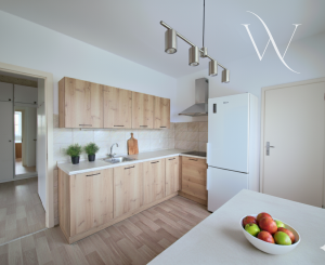 Na predaj veľkorysý 2 izbový byt Vlčince